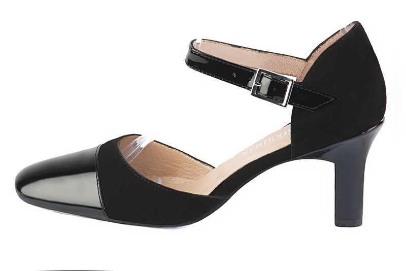 Gloss black women's open side shoes, with an instep strap. Round toe. High kitten heels. Profile view - Florence KOOIJMAN